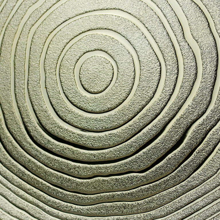 Plato Base de Plástico Trento Dorado Detalle